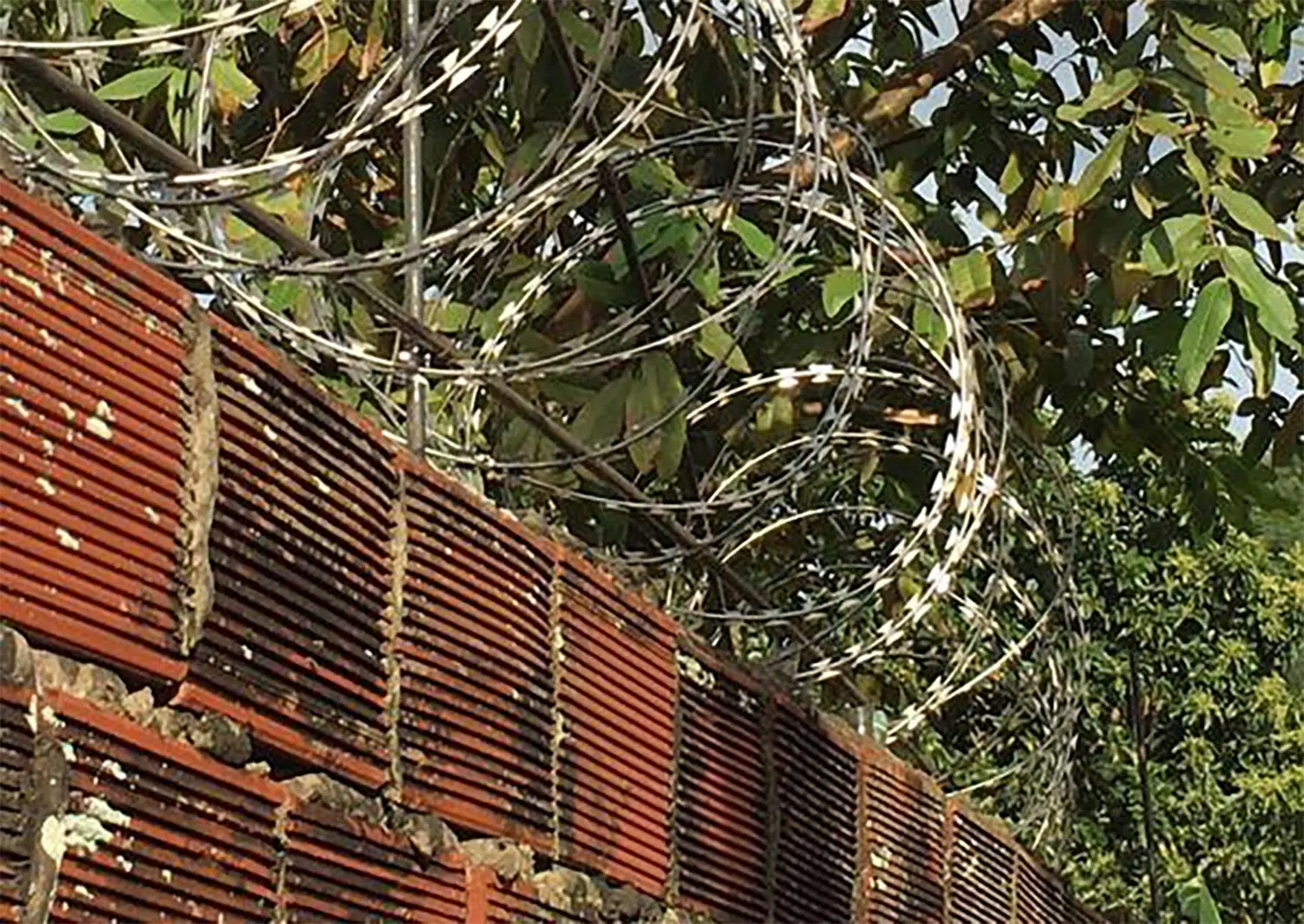 Razor-Wire-Concertina-Wire-Anti-climbing-Solution.jpg