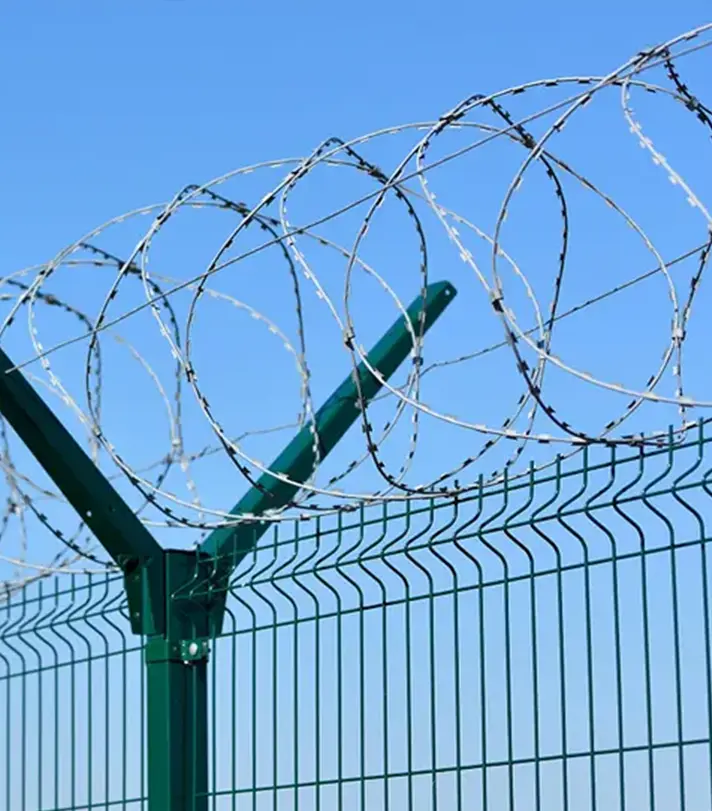 Примеры применения колючей проволоки и проволочной сетки